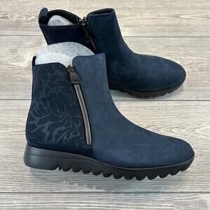 Munro Ashcroft Waterproof Booties - Blue Floral - Size 8.5